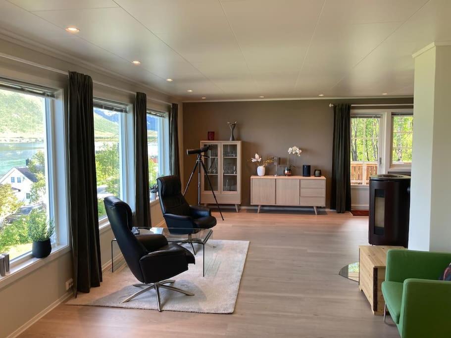 Fantastic View, Quiet And Relaxing By The Sea Villa Kvaloya Luaran gambar